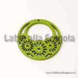 Ciondolo in legno verde filigranato 25mm